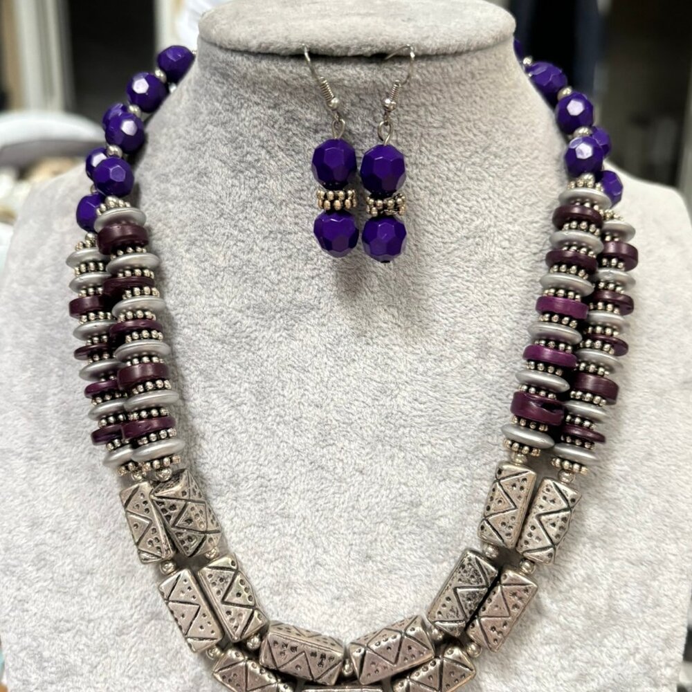 Two Layers Faceted Purple Lucite Bead Silver tone Bead Necklace Earring Set